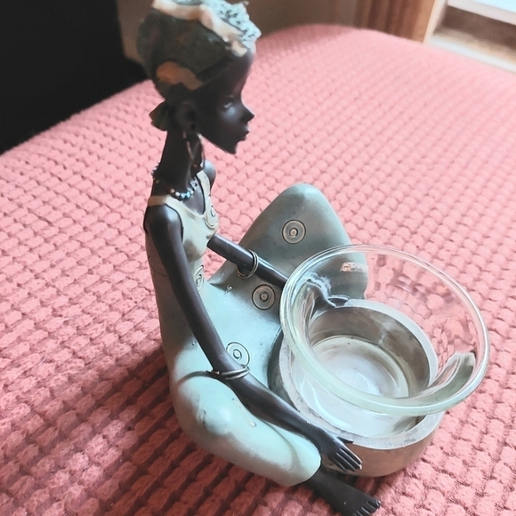 Sitting African Woman Tealight Holder - Picture 2 of 5